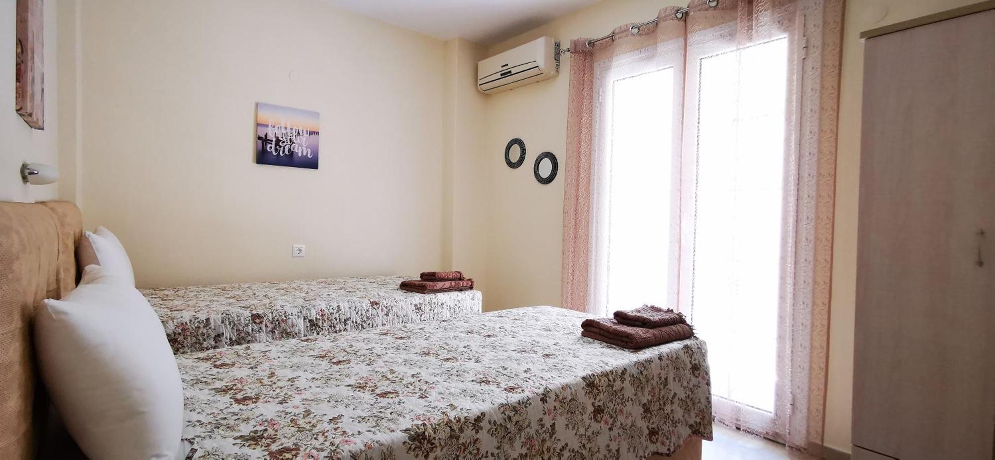 Kronos Olympiakí Aktí Dış mekan fotoğraf